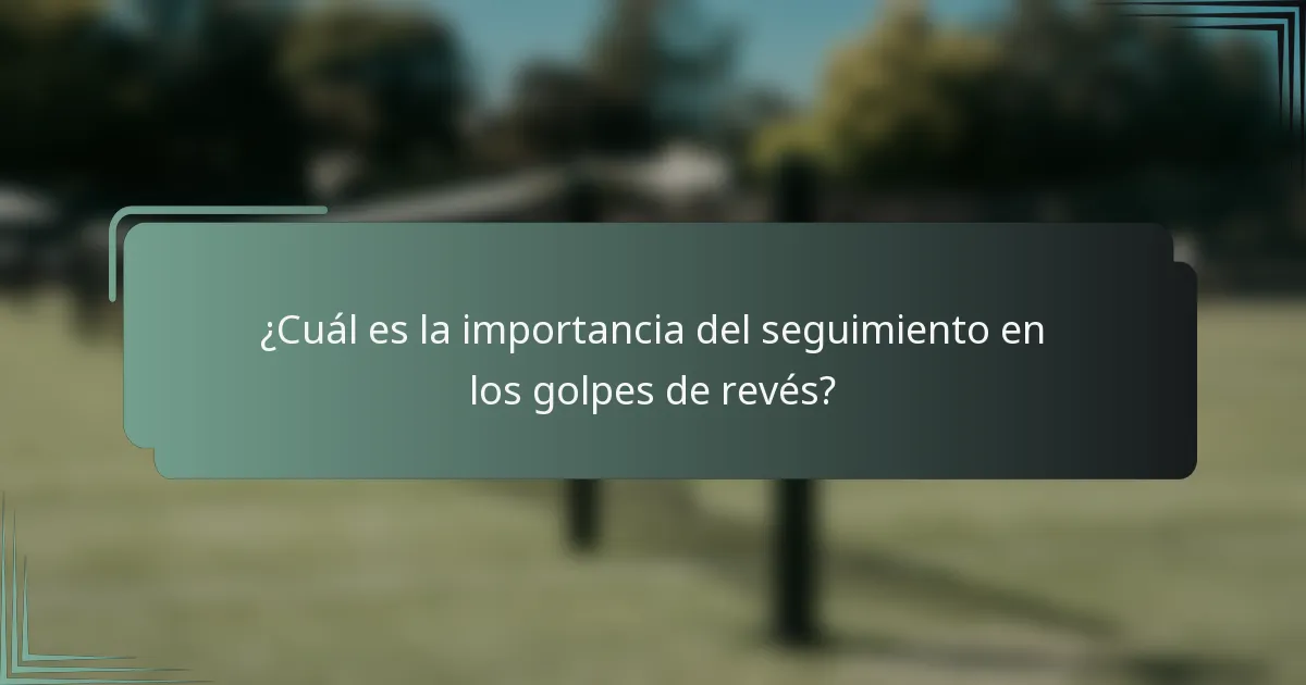 ¿Cuál es la importancia del seguimiento en los golpes de revés?